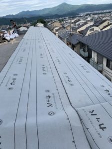 京都市北区にて雨漏り修理による屋根葺き替え〈アスファルトシングルからガルバリウム鋼板〉