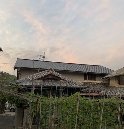 八幡市にて屋根修理 ~タテヒラ葺~