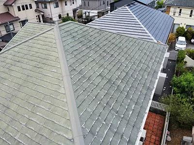 京都市伏見区にて雨漏り修理〈スレート屋根カバー工法〉