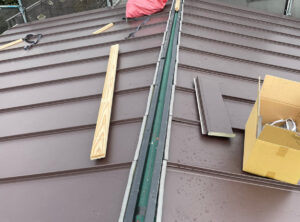 京都市伏見区の瓦棒屋根葺き替え工事　貫板新設