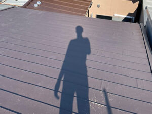 京都府向日市にてパミール屋根のスーパーガルテクト葺きカバー工法