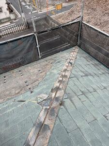 京都市東山区にてスレート屋根からスーパーガルテクトへのカバー工法