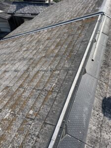 京都市南区にて屋根修理〈築17年スレート屋根カバー工法〉 施工前