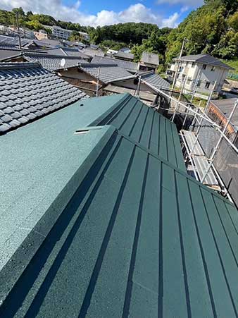 京都市北区にて築50年の土葺き屋根をスーパーガルテクトに葺き替え 施工後