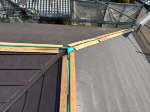屋根工事 スーパーガルテクト＆貫板設置