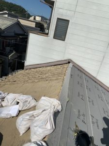 瓦の撤去
