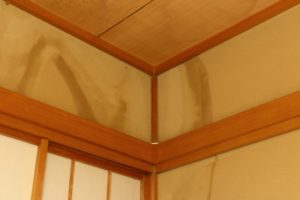 雨漏りを放置するとどうなるの？雨漏りの被害事例をご紹介