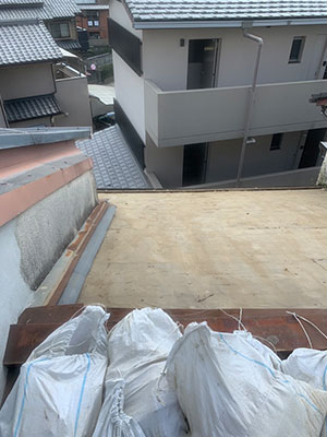 瓦を撤去した状態