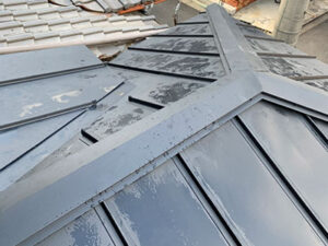 京都市伏見区にて瓦から立平葺への葺き替え工事