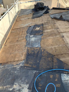 トタン屋根を捲った後の写真