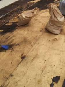 京都市右京区にて雨漏り修理 野地板施工