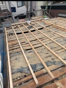 瓦からスーパーガルテクトへの葺き替え工事 野地板設置
