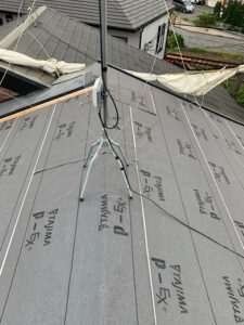 瓦からスーパーガルテクトへの葺き替え工事 ゴムアスルーフィング設置