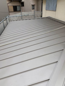 京都市西京区にて屋根修理〈トタン屋根の葺き替え工事〉