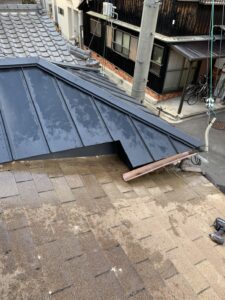 京都市伏見区にて瓦から立平葺への葺き替え工事 完工