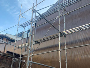 京都市中京区にて、隣家補修に伴う波板板金施工工事