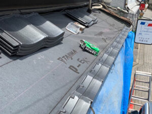 構造用合板12mmを施工し、ゴムアスルーフィングを施工