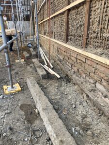 京都市中京区にて、隣家補修に伴う波板板金施工工事