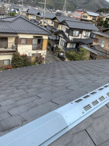 既存のカラーベスト葺の様子