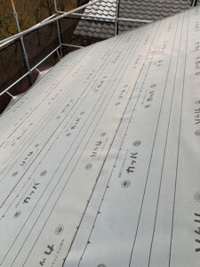 野地板の上からゴムアスルーフィングを施工