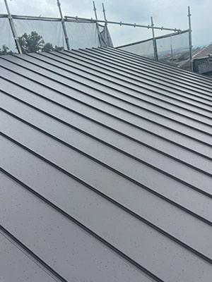 城陽市にて新築のガルバリウム鋼板立平葺き工事