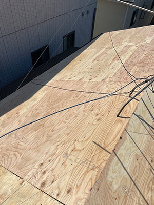 京都市西京区にて瓦からガルバリウムへの葺き替え・屋根軽量化工事