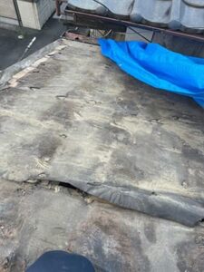 葺き土をすべて撤去した状態