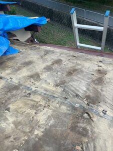 葺き土をすべて撤去した状態