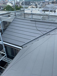 スーパーガルテクトを葺いていきます