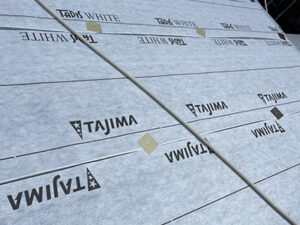 ガルバリウム鋼板の立平葺きカバー工法 ルーフィング敷き