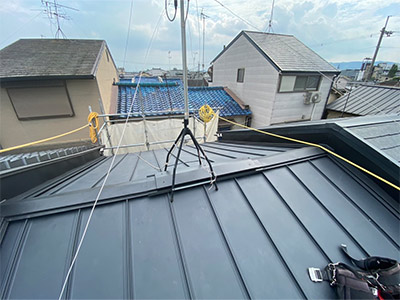 京都市伏見区にて瓦捲りからのガルバリウム鋼板の新設立平葺き