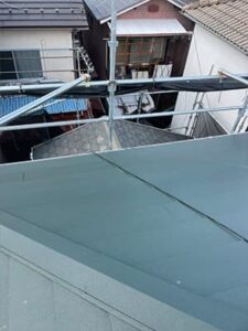 「スーパーガルテクト」を葺いて完工