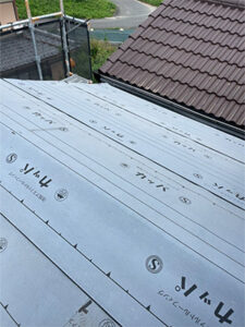 ルーフィングには日新工業株式会社の改質アスファルトルーフィング「カッパ２３」を使用