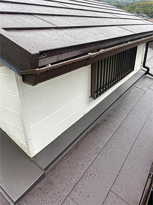 スーパーガルテクトを葺いて完工