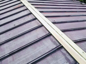 京都市山科区で棟包み板金の交換工事