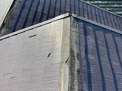 京都府向日市にてパミール屋根のスーパーガルテクト葺きカバー工法