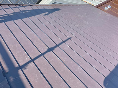 京都府向日市にてパミール屋根のスーパーガルテクト葺きカバー工法