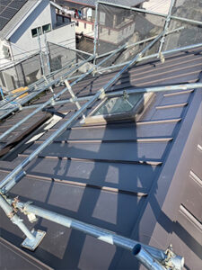 京都府長岡京市にて屋根カバー工法（立平葺き）