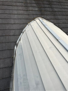 京都市西京区にて屋根カバー工法　施工前写真