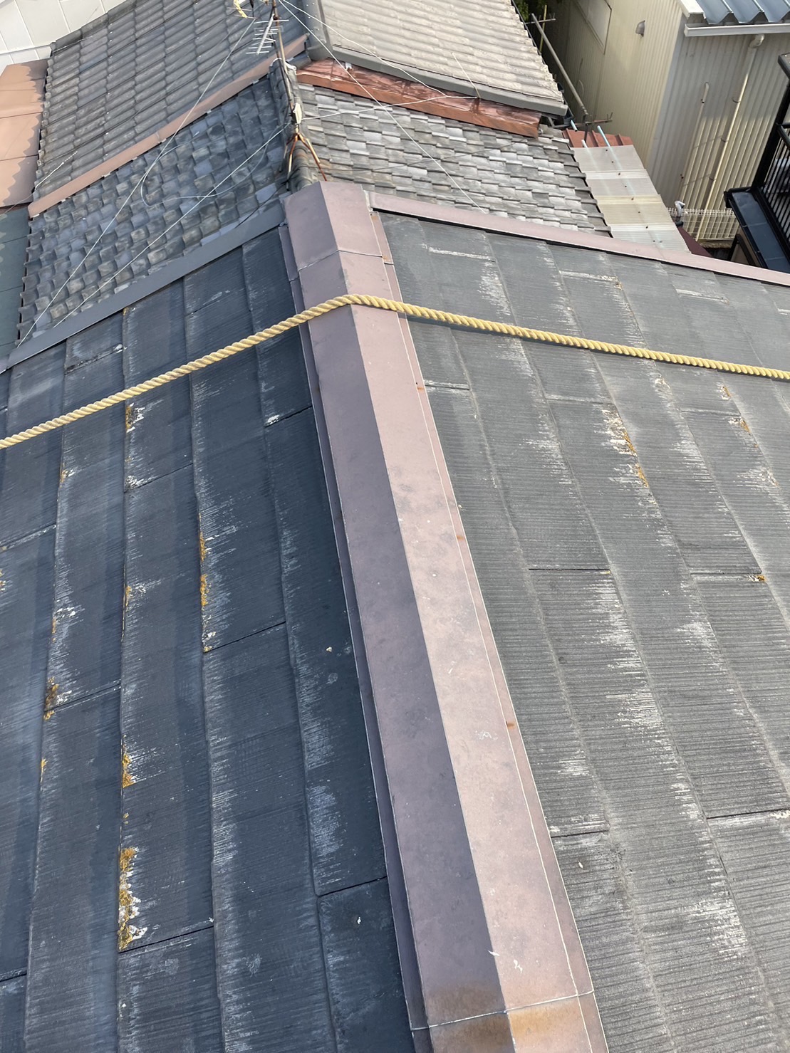 京都市伏見区にて屋根修理〈スレート屋根カバー工法〉