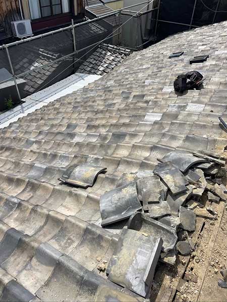 既存瓦屋根の撤去