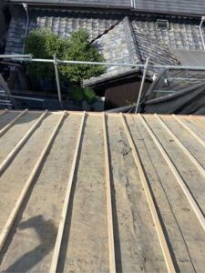 瓦を撤去した状態