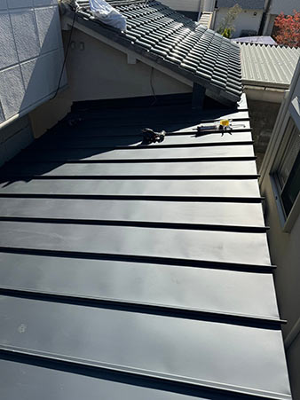 京都市西京区にて離れのカバー工法施工後