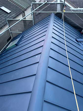 京都市伏見区にて立平葺きにてカバー工法施工後