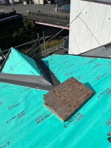 ドーマー部の谷板金の施工