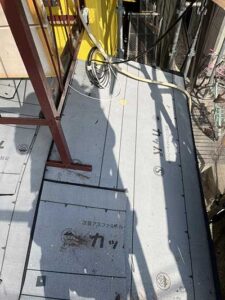 下屋根ルーフィング張り