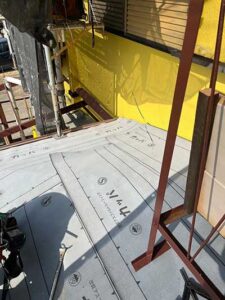 下屋根ルーフィング張り