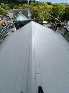 伏見区にて瓦屋根からスーパーガルテクト葺き替え施工後