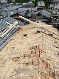 瓦を撤去した状態