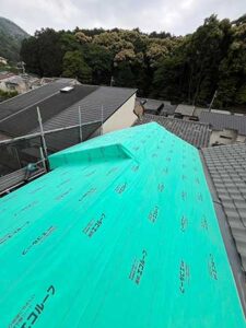 ルーフィング貼り付け